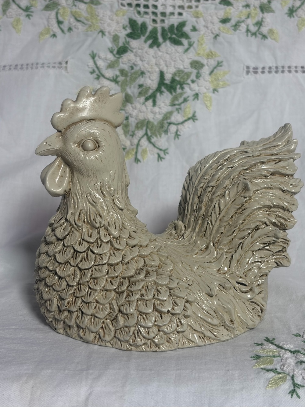 Resin Broody Hen Figurine Sitting Chicken Beige Gray Farmhouse Decor 4" x 5.5"